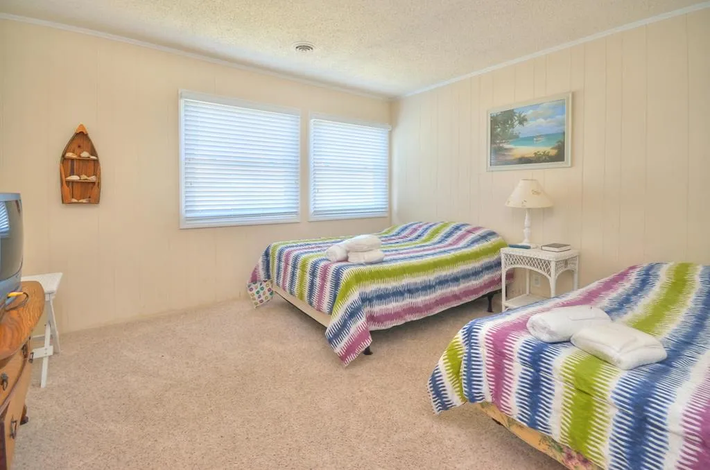 Bedroom with two twin beds
